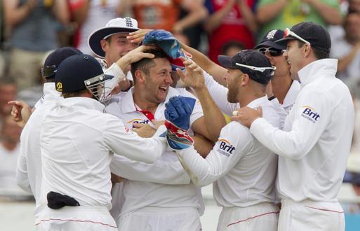 India crashes to an embarrassing defeat 